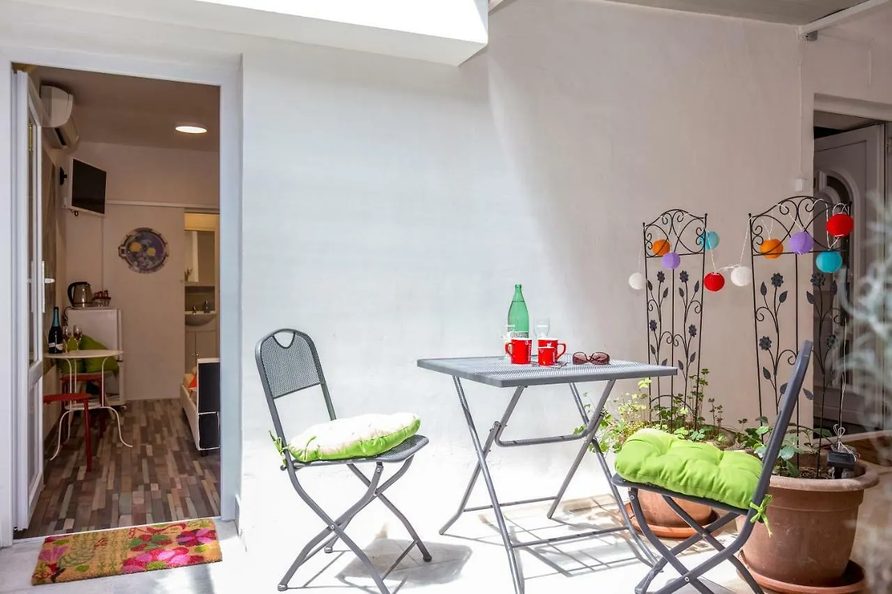 Center Rooms With Terrace リエカ 0*,  クロアチア