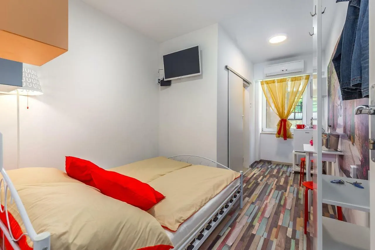 Center Rooms With Terrace リエカ